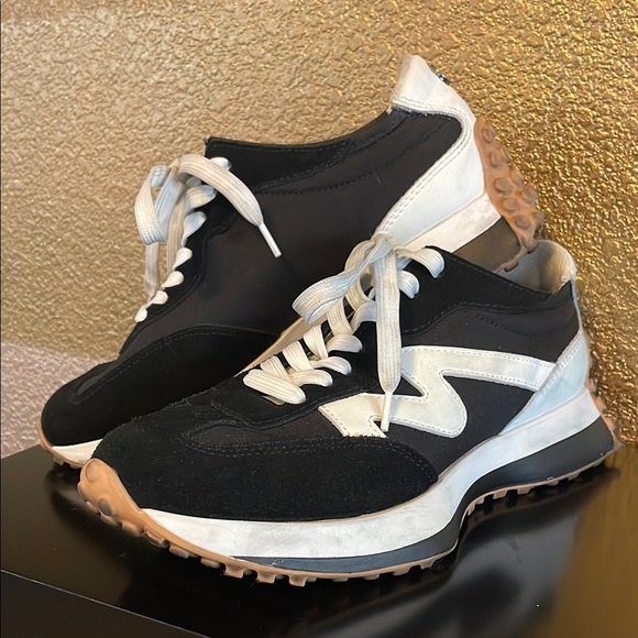 STEVE MADDEN CAMPO BLACK & WHITE SNEAKERS 8.5 - Picture 1 of 10